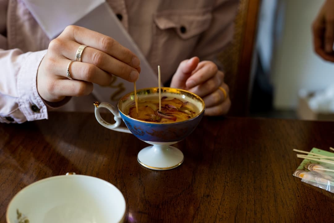 oppdag kunsten å lage stearinlys: lær hvordan du lager duftende og dekorative lys i hjemmet ditt. utforske teknikker, tips og ideer for å tilpasse kreasjonene dine og lyse opp interiøret ditt på en unik måte.