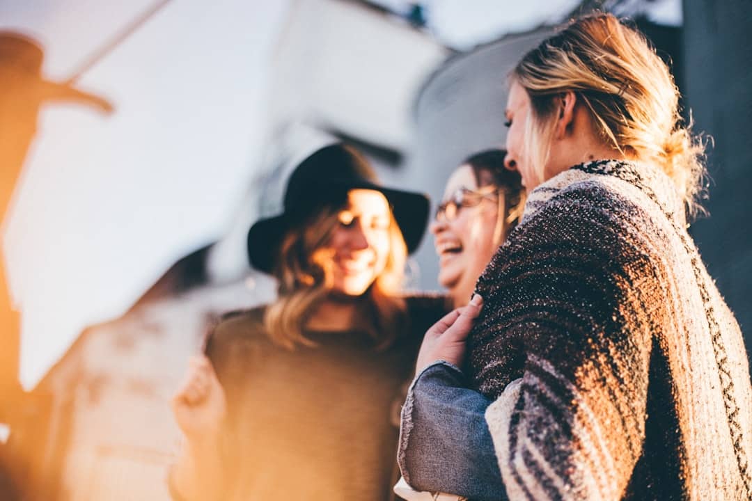 Entdecken Sie die faszinierende Dynamik menschlicher Beziehungen: Liebe, Freundschaft und Familie. Erfahren Sie, wie Sie starke Bindungen aufbauen und Beziehungsherausforderungen für ein erfülltes Leben meistern können.