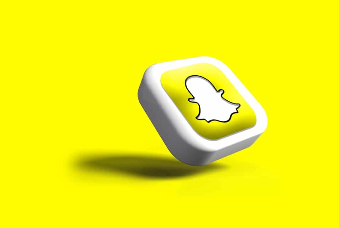 atraskite „snapchat“ – trumpalaikę pranešimų siuntimo programą, leidžiančią dalytis nuotraukomis ir vaizdo įrašais su draugais, pridėti smagių filtrų ir sekti tendencijas žaviomis istorijomis.